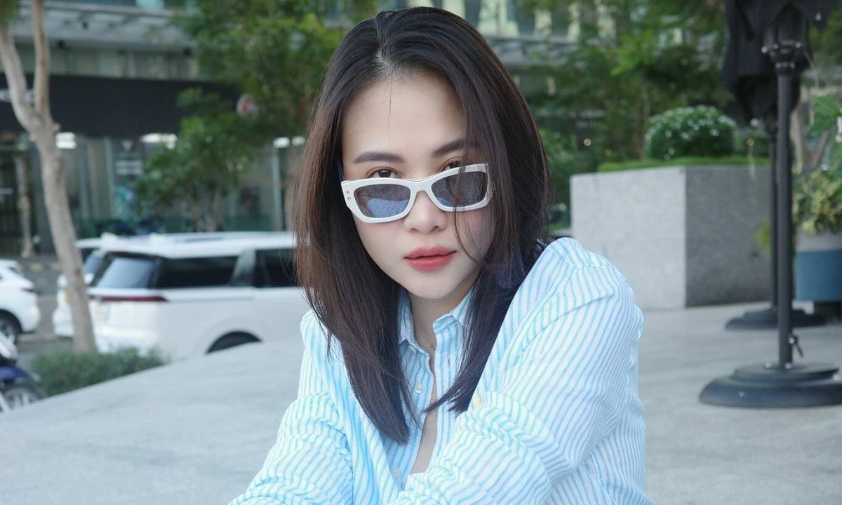 Thiết kế giày lười mùa hè của Đàm Thu Trang
